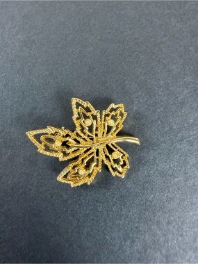 Vintage Gold Tone Leaf Faux Pearl Accent Brooch - Women's Jewelry